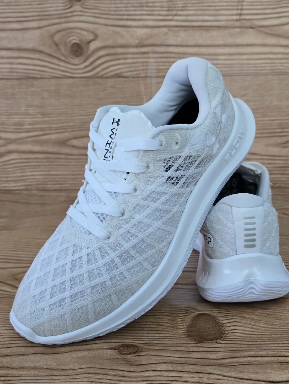 Under Armour FLOW Velociti Wind ll